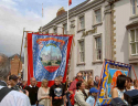deaf_hill_banner_outside_the_county_hotel